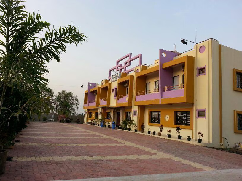 Exterior view of Hotel Somnath Sagar building, highlighting its modern architecture as a best budget hotel in Somnath.
