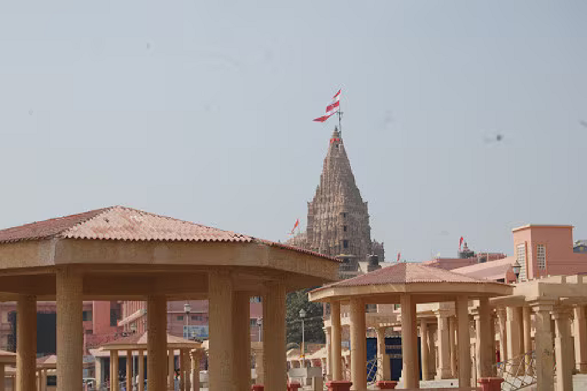 Front view of Hotel Royal Inn Dwarka Gujarat, welcoming guests near Dwarkadhish Temple