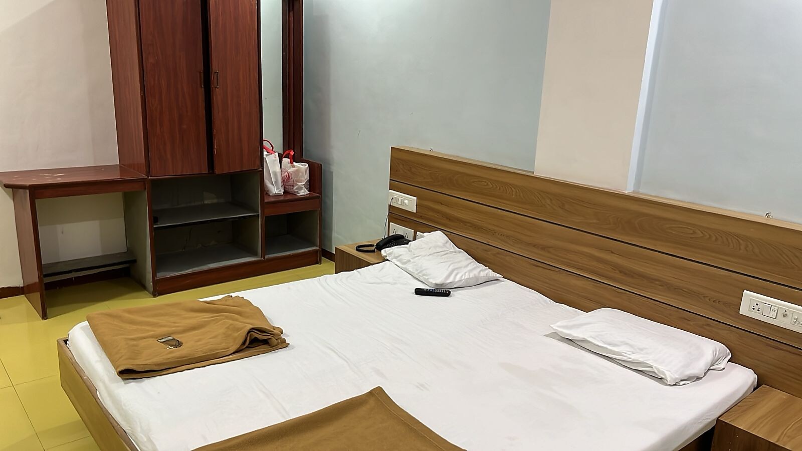 Budget Double Bed AC Room at Hotel Shivam Somnath near Temple