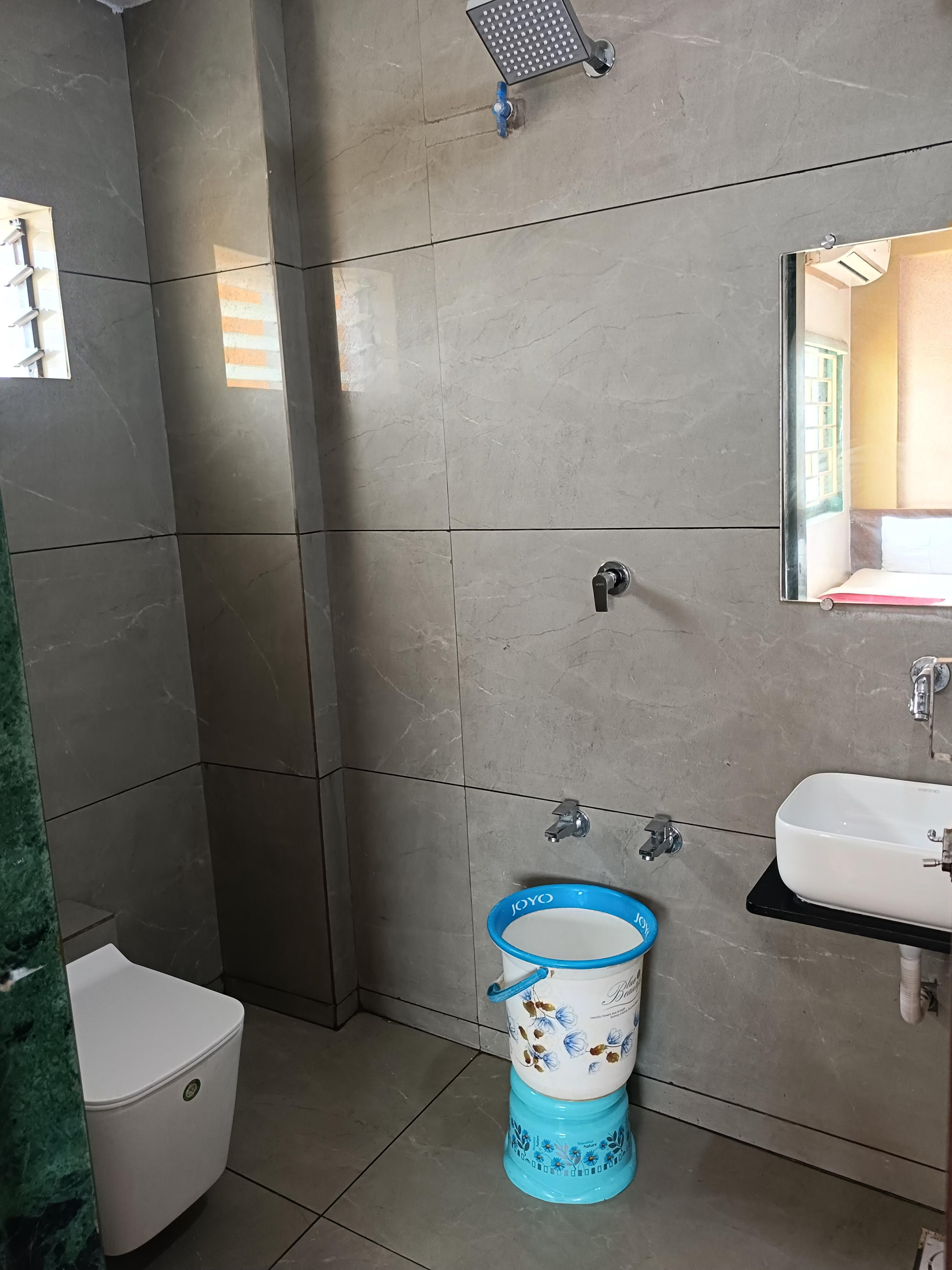 Clean and modern bathroom in Hotel Somnath Atithigruh's Four Bed Room, well-maintained for guest hygiene.